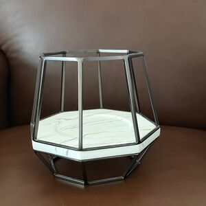 BATH BODY WORKS
GEOMETRIC PEDESTAL FRAME
MEDIUMCANDLE
HOLDER SLEEVE 6" X 7" wide
